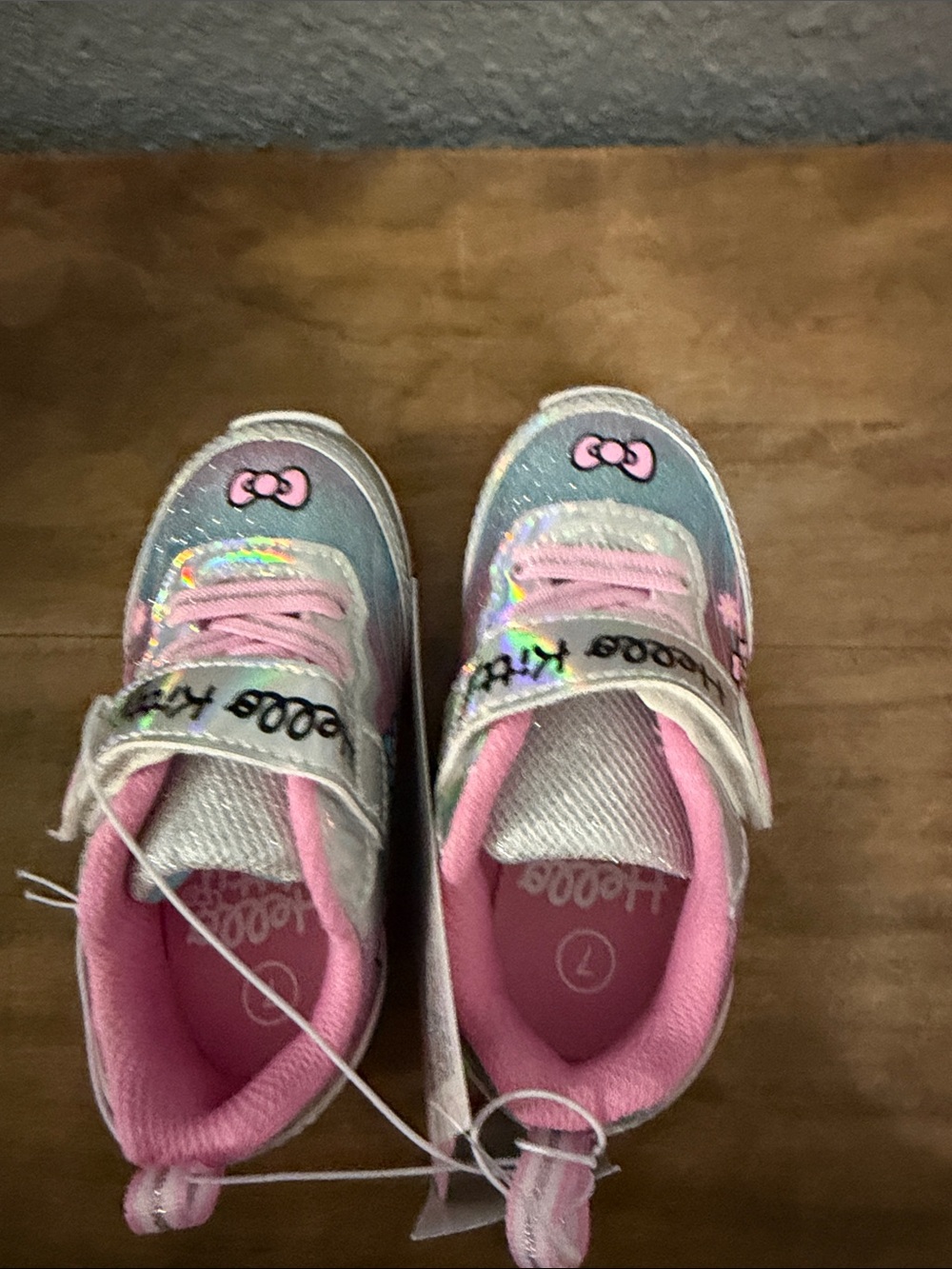 Hello Kitty Pink Holographic Light-Up Kids Sneakers size 7 - Picture 5 of 7